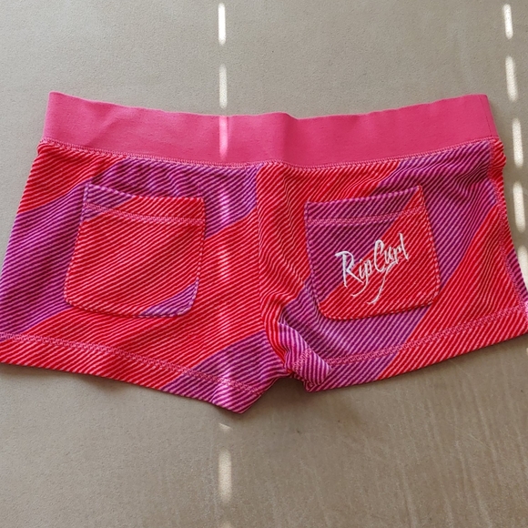 Shorts - Picture 3 of 5